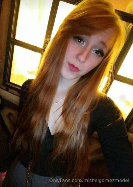 @roxiefoxie3 🍑Your vixen is waiting for you honey, do you🤤 w..