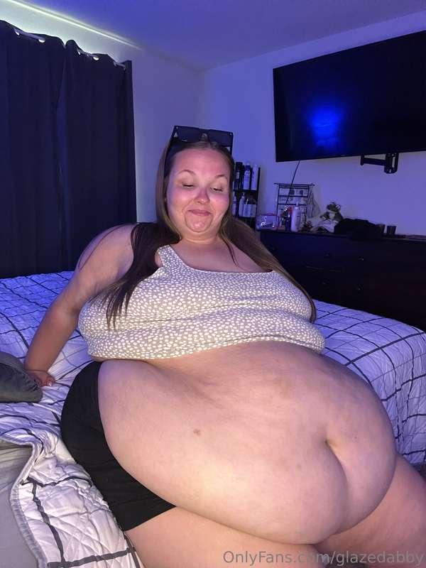 sometimes when i see all my fat i just cant resist to touch ..