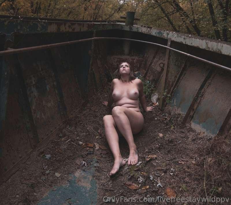 All uncensored nude pictures on my main page @livefreestaywi..