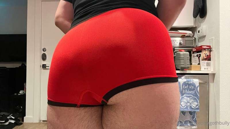 A$$ looking thicc in these red trunks 👀