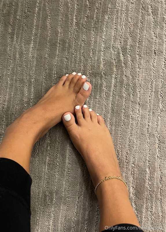 are my toes cute ?