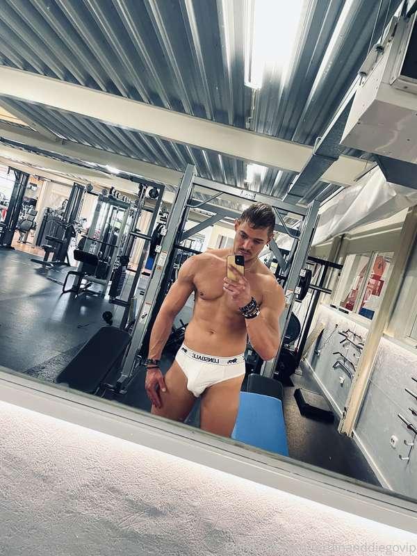 I think u guys need something more without clothes of me rig..