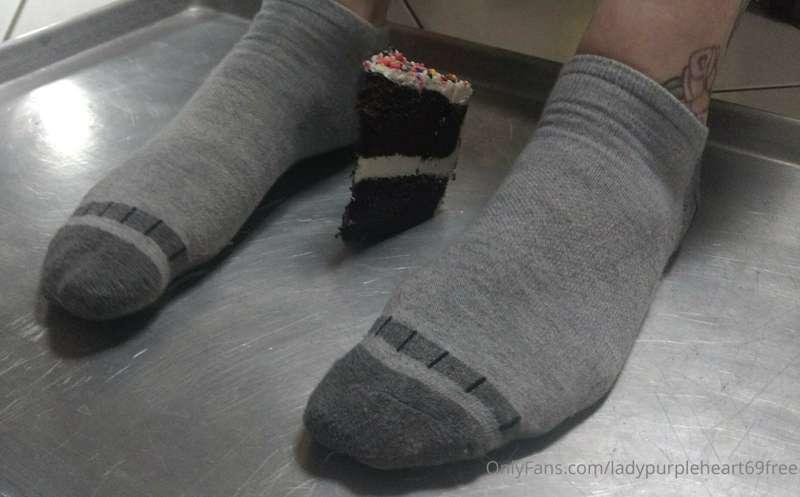 Cake and feet photo dump.. 
Many more shots available on VIP