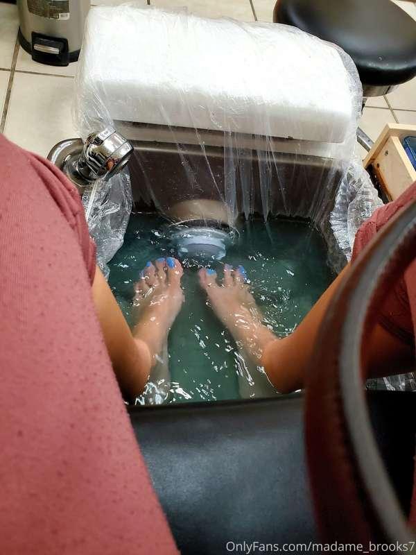 Mani pedi time💅👣