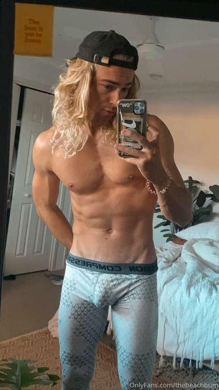 Do y’all like my compression pants 😈