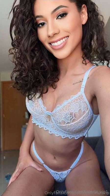 HOT LATINA BABE @itsbeatrizalmeida 🤤🍓  SHE'S VERY WET RIGHT ..