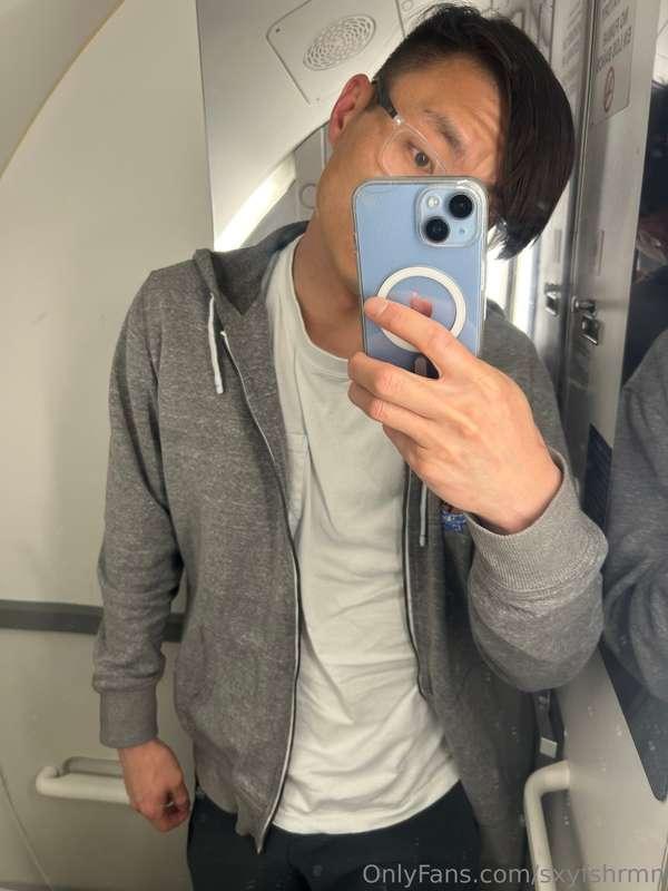 Got horny on a flight so went to the bathroom to snap a few ..