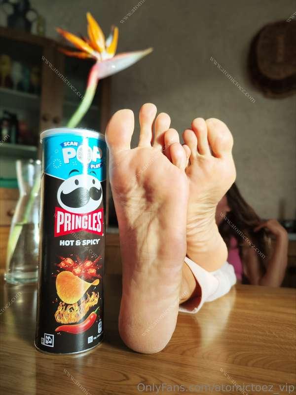 My feet are bigger than the Pringles can 😏