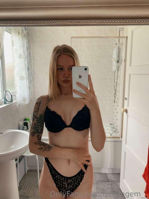 mirror selfies this morning 😘