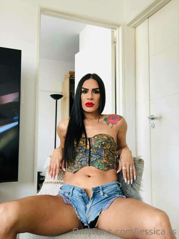 What do you think about being right between these sexy legs?..
