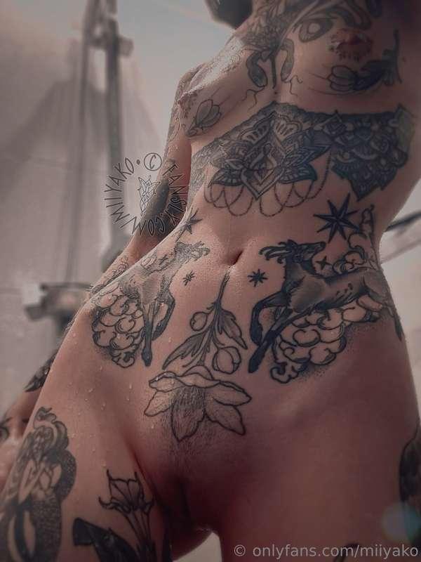 Let’s start a relaxing weekend by taking a hot shower togeth..