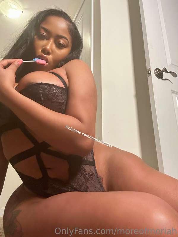 If you are awake send me a message, daddy🖤