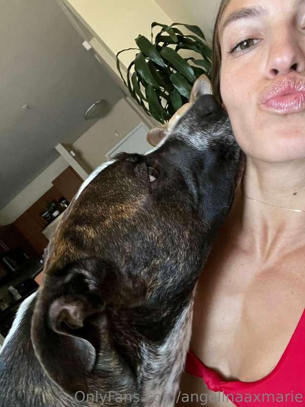 These guys don't know what personal space is 😂
