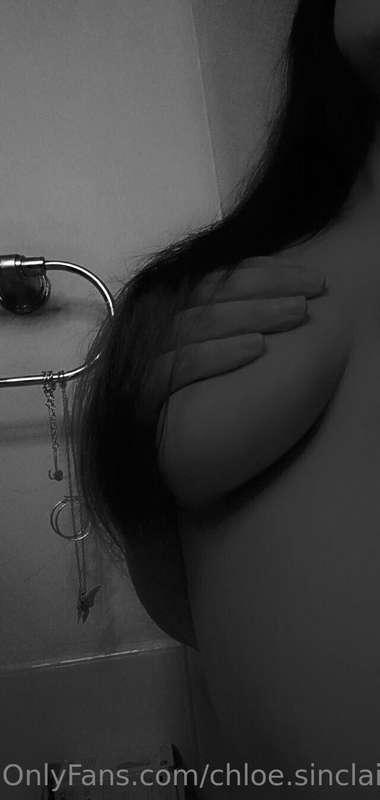 Goodmorning 💕 New content will be out on my VIP page tonight..