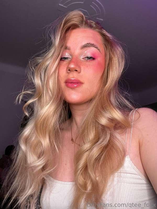 Would you cover this pretty face with your cum? 🤭