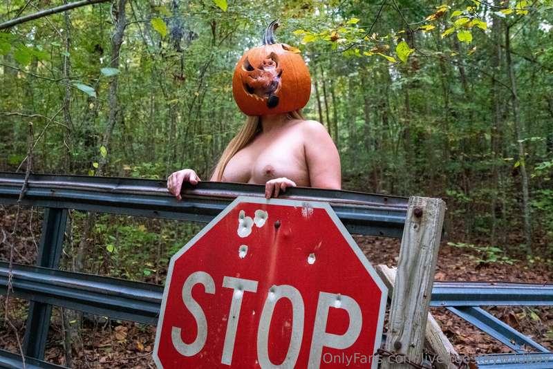 Happy Halloween! Nude Jack-O-Lantern photo shootAll uncensor..