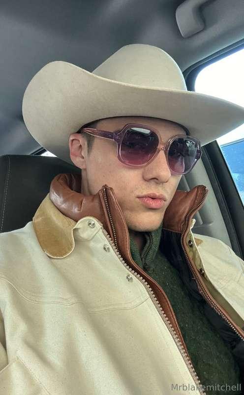 Cowboy hat on 🤠