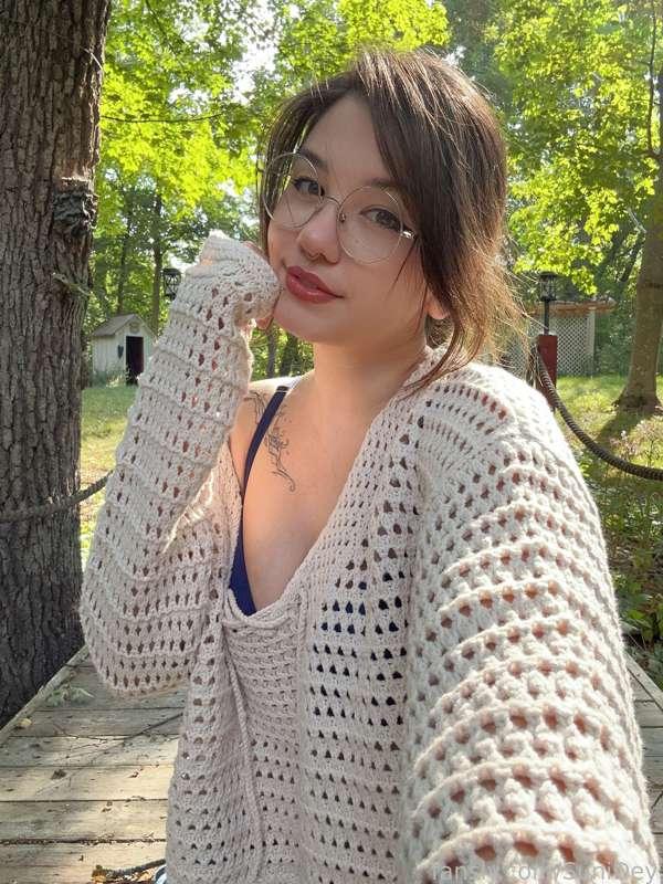 I just bought this sweater, too bad it’s a bit to hot to wear it out! I’m ready for cold weather. 

PPV with no sweater available for subscribers 👀

#sweater #outside #selfie #sfw 