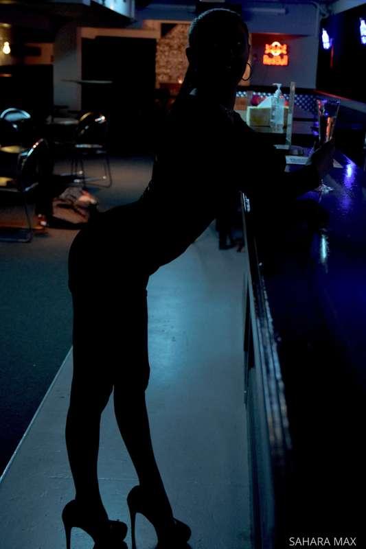 Silhouettes and Legs by: Boudoirbabesandbubbly (instagram ac..