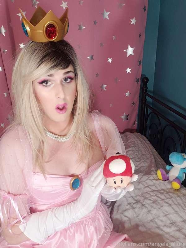 Princess Peach Cosplay 👸🍑