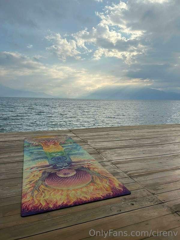 Yoga by the water. This is my peaceful happy place. 🧘‍♀️✨