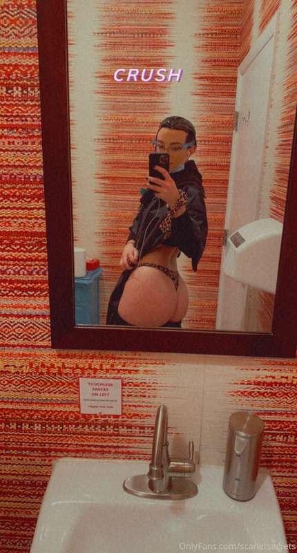 i’m even slutty at the hair salon 🤫