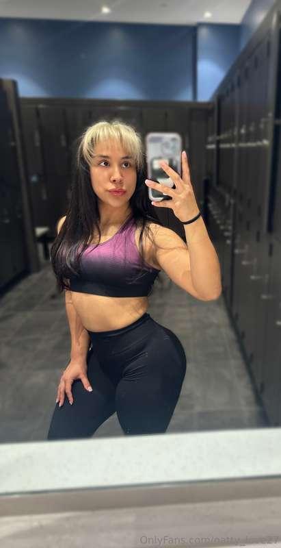 the gym is always a good place to start in a new month...

w..