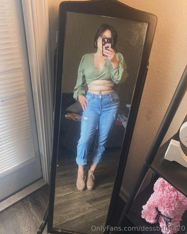 Do you guys like my outfit today? 🥰