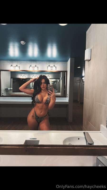 VACA looks good on me🌴🐠🍒