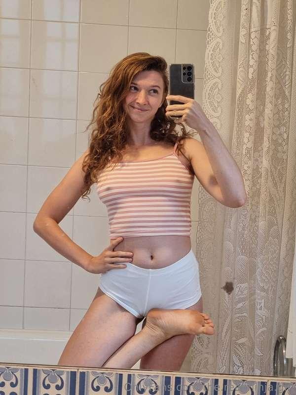 Just me photobombing my own selfies 😂✌️ Wishing y’all a grea..