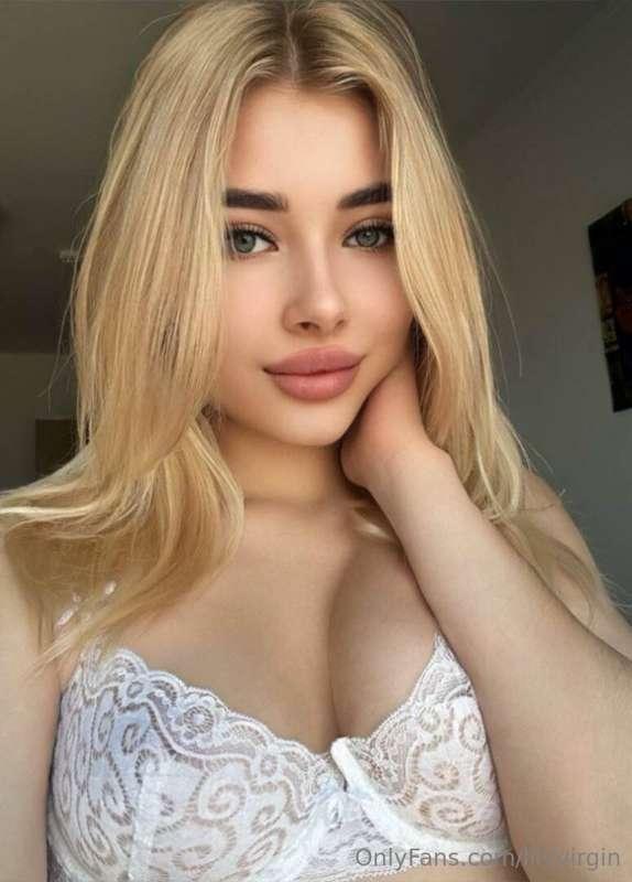 LICK HER NATURAL JUICY BOOBS👅 @emily_candy_vip HORNY PUSSY F..