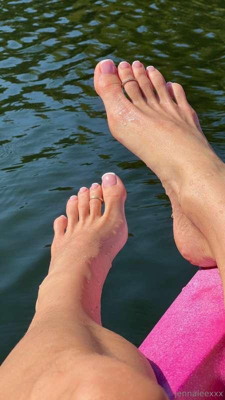 surprise for my 👣 loverssss