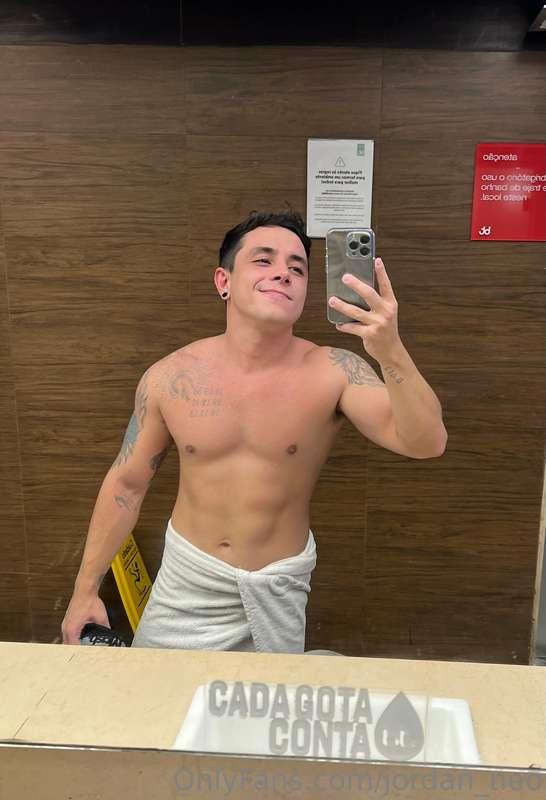 🇺🇸 A few hours ago I was at the gym and as a routine, after ..