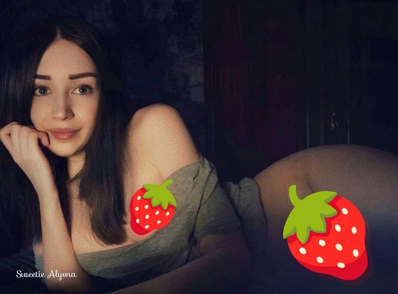 I love teasing you 😌😈Unlock to see without stickers 😏🍓