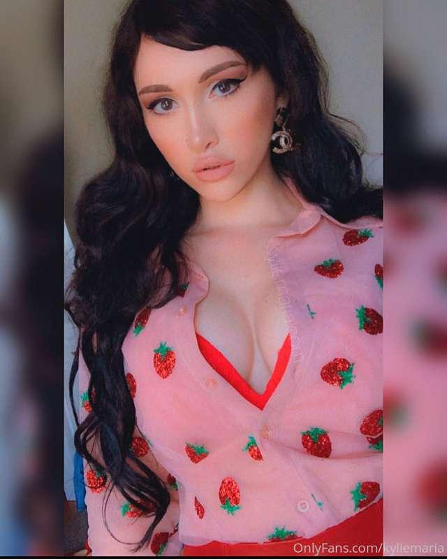 gotta treat me right from the day till the night 🍓✨