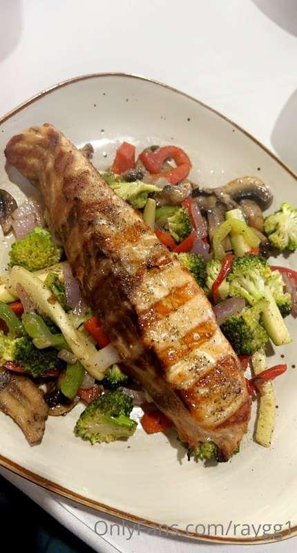 Grilled salmon and veggies is one of my favorite meals! 😍
If..