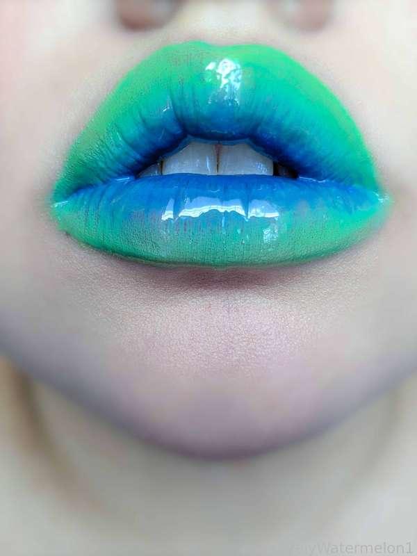 Ah this is such a fun color! 😍 Had so much fun making it! The green and blue remind me of the Caribbean's beautiful sea. 🏝️🌊 I know summer is ending but I'm not gonna stop enjoying these bright colors haha, so I hope y'all enjoy them! Xx 💙🩵💚

#FYP #LipstickFetish #Lipstick #Lips #LipGloss #MouthFetish #Mouth #Oral #Tongue #Tease #UpClose #Kisses #LovelyWatermelon1 #MoodyWatermelon1 
