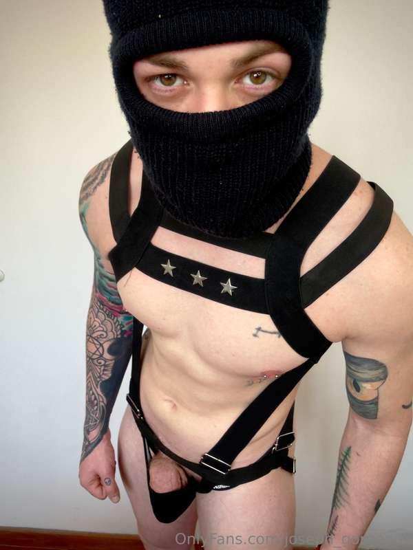 should i collaborate with him?? 😏 😈Twink with a 𝗛𝗨𝗚𝗘 𝗧𝗛𝗜𝗖𝗞 𝗖..