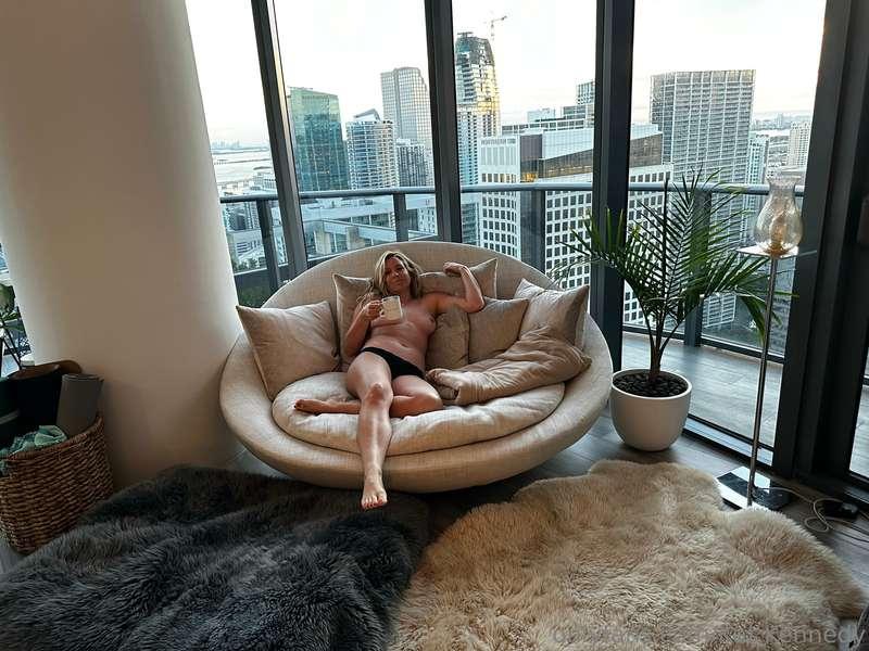 Good morning! I hope everyone’s day is going well! 💋