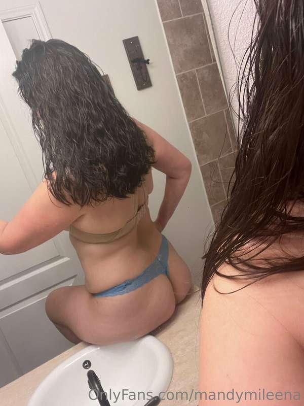 Good morning and happy hump day! 🍑