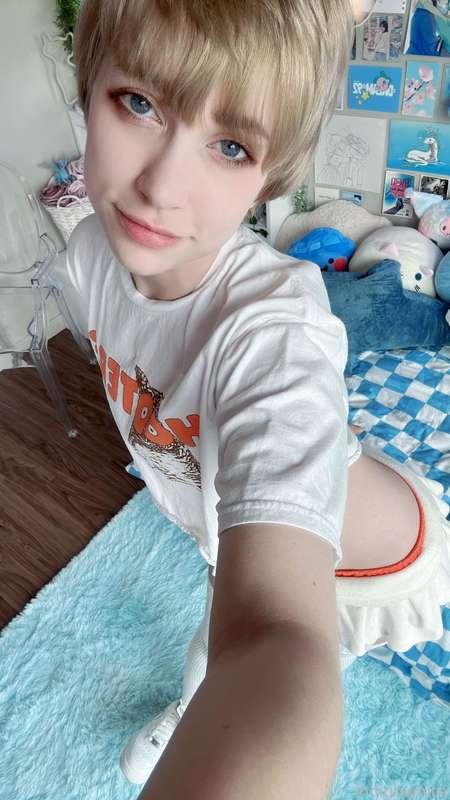 Femboy Hooters pics :3 