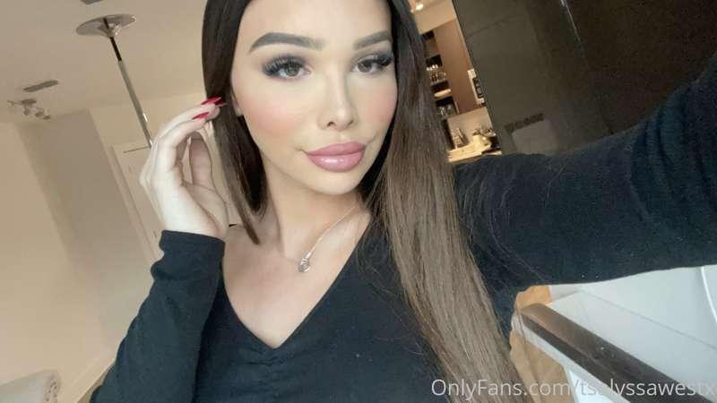 I've shown you my face in a close-up view.😘
What's next? My ..