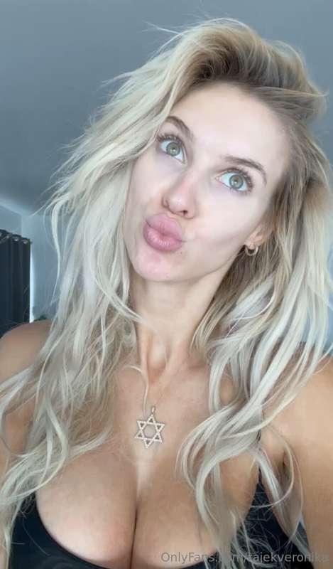 Hi from your silly VE ✌🏼😝