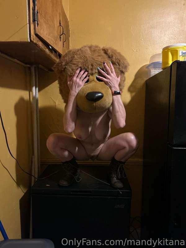 Goldyblocks! When a half naked Bear Girl breaks into a trap ..