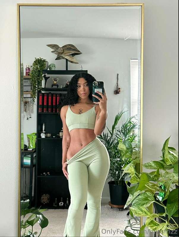 okay but why does this mirror suddenly feel lucky af 💋