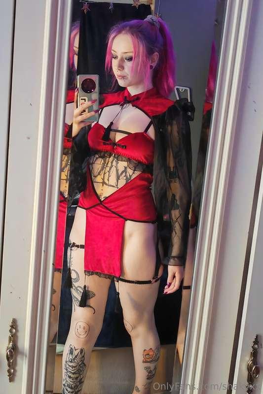 Taking pics wouldn't be complete without some mirror selfies..