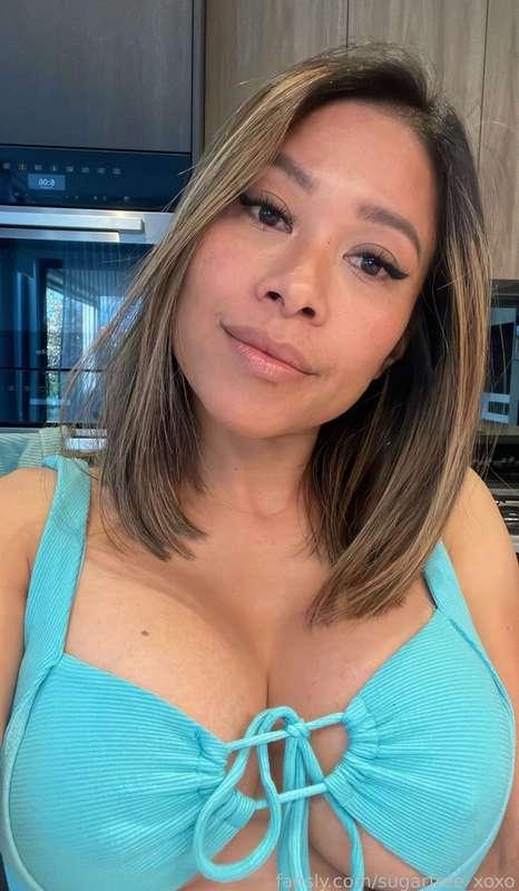 Busting out of this dress

#fyp #busty #milf #mature #mom #cleavage #asian #thai #boobs #bigtits 