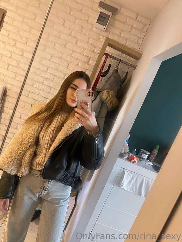 let's talk right now hehe?)  dm me 😜🔥