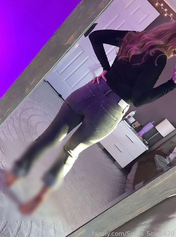Black is so sexy ✨🖤

#feet #prettyfeet #footfetish #footfetish #soles #longtoes #toes #babe #jeans #blonde #footgoddess #wrinkledsoles #toespread #toerings 