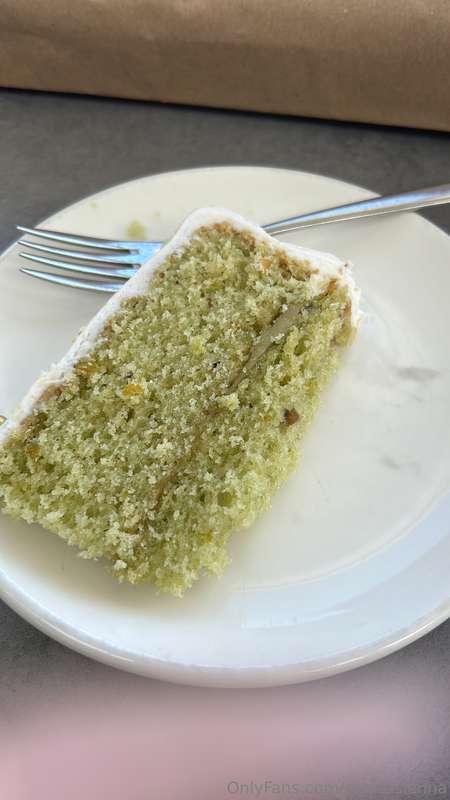 Pistachio cake omggggggg 🤤 for anyone wondering im literally..